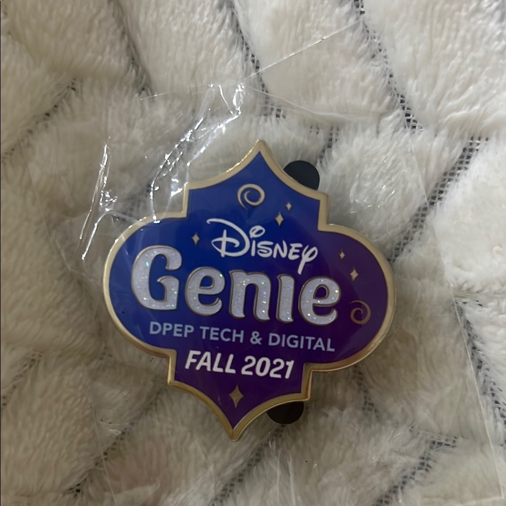 Cast Exclusive Disney Genie Theme Park Cast Member Exclusive Super Rare New